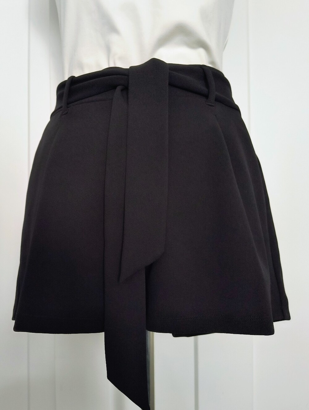 LOFT Black High-Rise Tie-Belt Women's Shorts